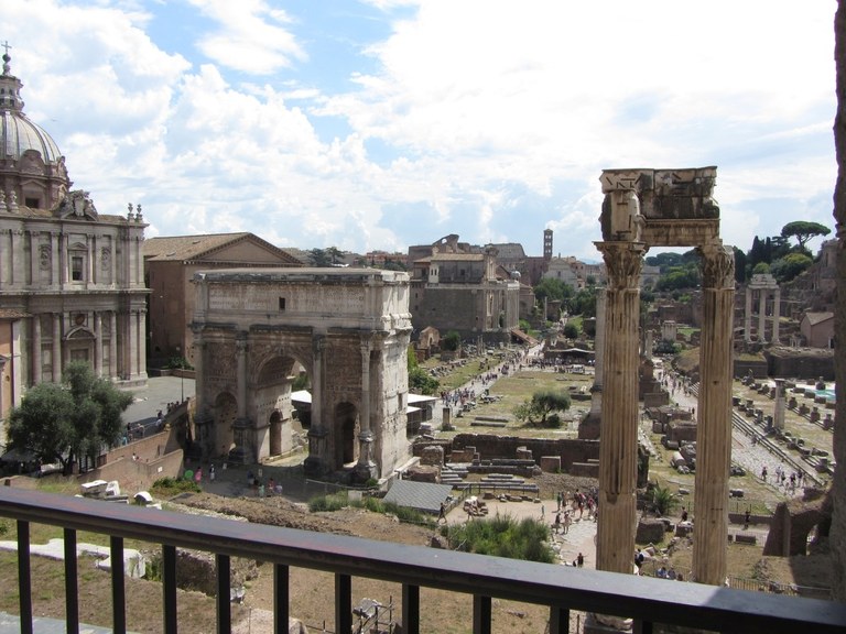 forum-mit-aedes-divi-iuli-a-1.jpg