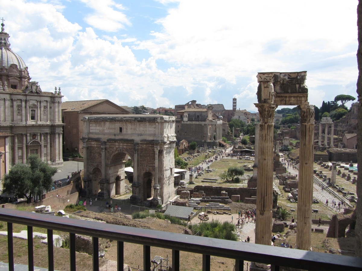 forum-mit-aedes-divi-iuli-a-1.jpg