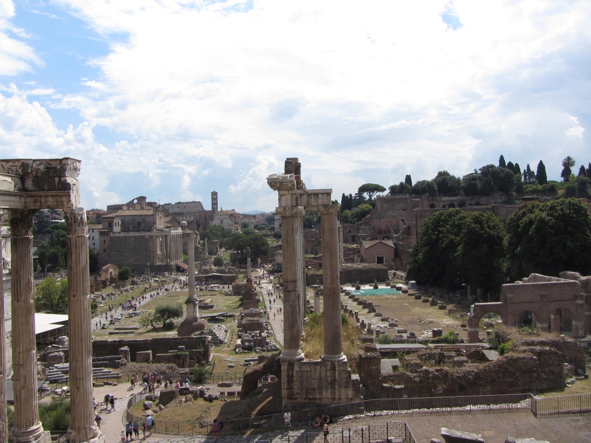 forum-mit-aedes-divi-iuli-a-3.jpg