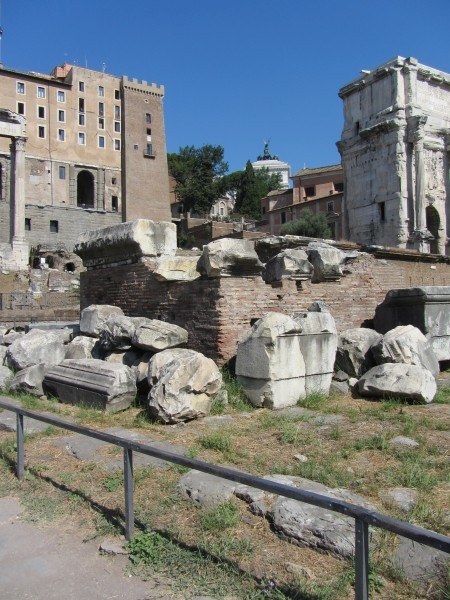 Die Rednertribüne auf dem Forum Romanum