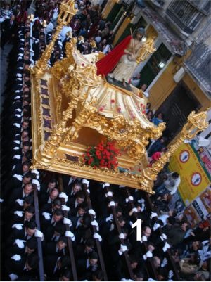 1-lunessanto-costaleros.JPG