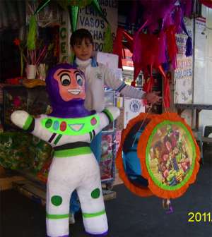 Piñatas en México