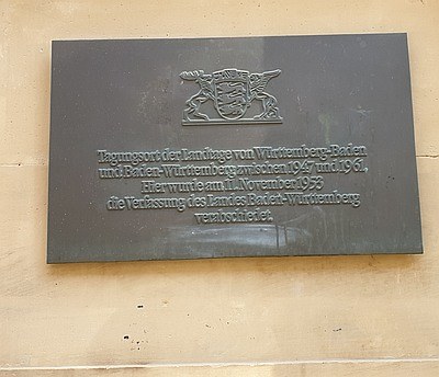 Die Plakette  am Alten Landtag in Stuttgart