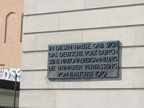 Plakette am Deutschen Staatstheater in Weimar