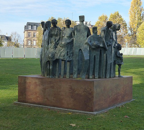 Skulptur Menschenrechte am Gebäude des Europarats