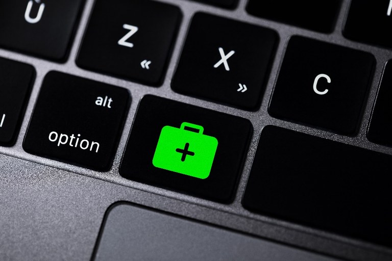 Tastatur mit grünem Taster